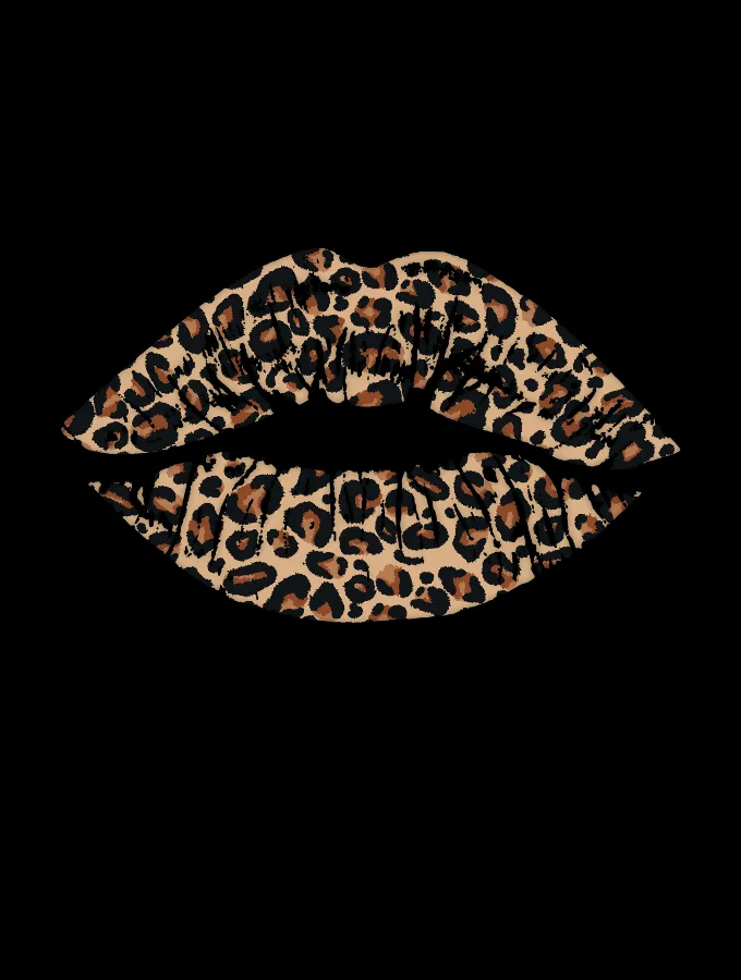 LEOPARD KISS FITTED TEE - BLACK